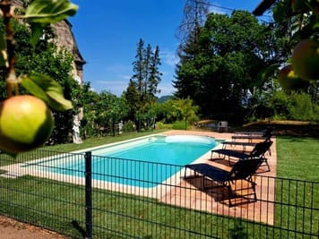 Außenpool am Schloss Hilbringen